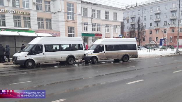 В Иванове столкнулись два «Транзита»